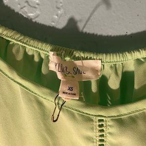 Taylor & sage lime green and lace top